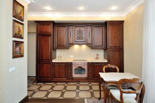 Køkken eller tekøkken på Luxury Old Town Apartment