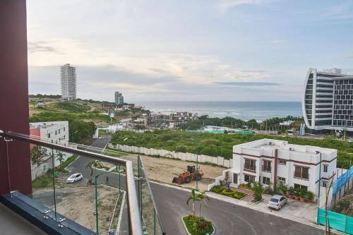 a view of the ocean from a balcony of a building at Urbanización privada, seguridad y confort in Manta