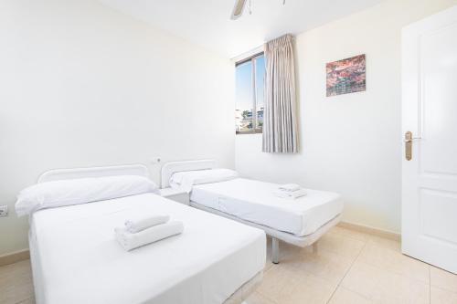 Postel nebo postele na pokoji v ubytování Trinisol 7-A Sea Views Apartment Levante Beach