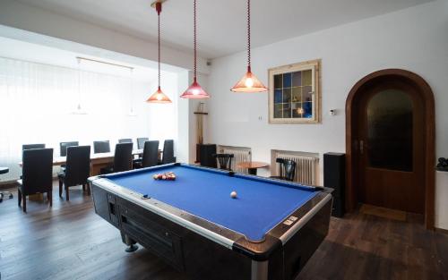 a pool table in the middle of a room at Haus Mena Apartments in Wildemann