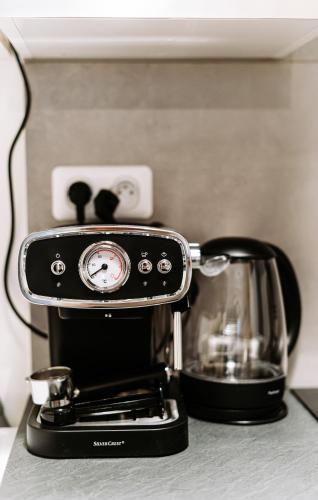 Utensilios para hacer té y café en Yellow Studio - Arrivée Autonome