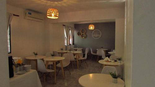 Um restaurante ou outro lugar para comer em Hotel Alta Mendoza