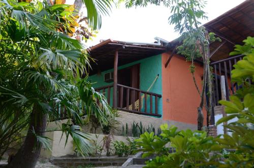 a house with a green and orange at Vila Sofia chalès in Morro de São Paulo