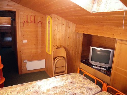 a small room with a tv and a table at Carezza Units, Dolomites in Carezza al Lago