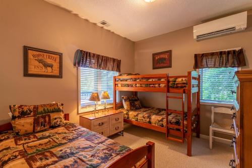 a bedroom with two beds and a bunk bed at Little Bear Lodge in Blowing Rock