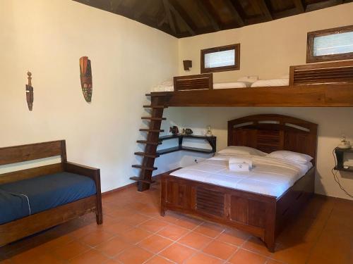 a bedroom with two bunk beds in a room at Roça Vale dos Prazeres in São Tomé