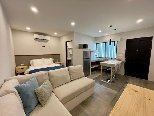 Luxury Beach Suite 1 Pool and Sunset Rooftop