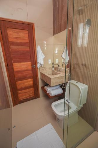 Bilik mandi di Pousada Preamar