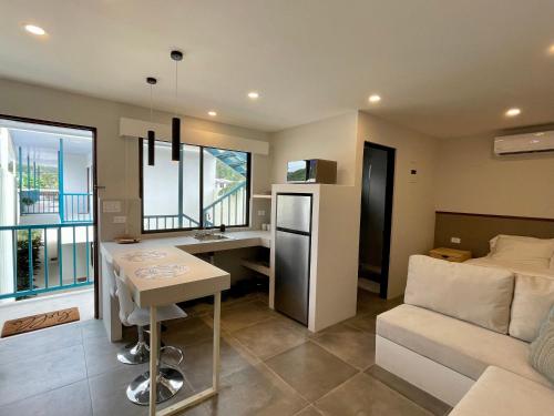 Luxury Beach Suite 8 Pool and Sunset Rooftop