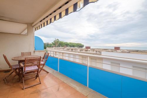 a balcony with a table and chairs and a view of the ocean at Apartamento Merida in Alcanar