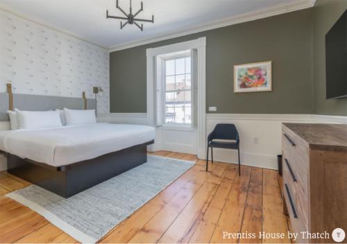 a bedroom with a large bed and a window at Prentiss House by Thatch in Cambridge
