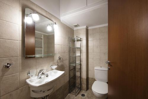 2 bedroom flat next to Acropolis