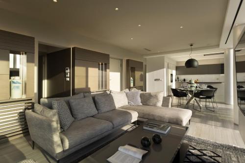 Über Lux 2 BR New Penthouse with Acropolis View