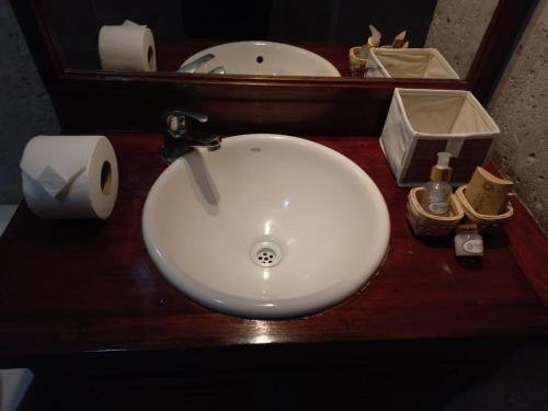 Un baño de Casablanca Hostal