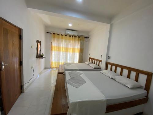 Katil atau katil-katil dalam bilik di Safari Garden Rest Udawalawa