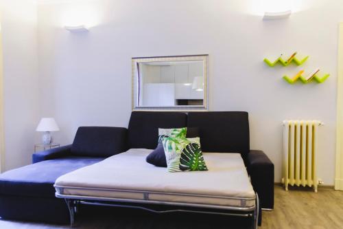 GuestHost - BOOK NOW! Corso Buenos Aires & Loreto M1 Apartment