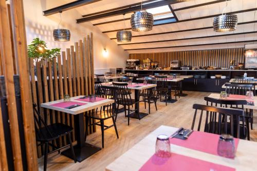 a restaurant with tables and chairs in a room at Hotel Cims de Camprodon in Camprodon