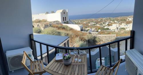 Fira center houses