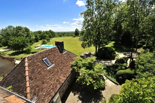 an overhead view of a house with a swimming pool at Manoir de Malagorse in Cuzance