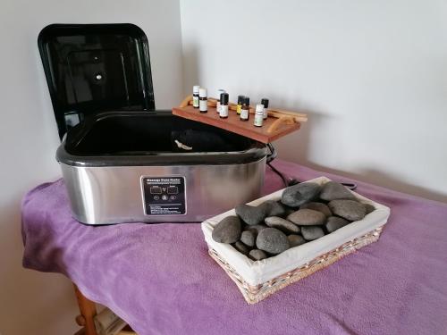 a toaster sitting on a purple table with a bowl of rocks at LOU GRAOU CHEPRE gîte d'étape in Chandon