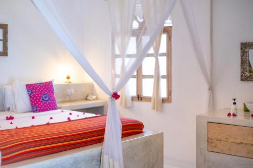 Ένα ή περισσότερα κρεβάτια σε δωμάτιο στο Sharazad Oasis Retreat
