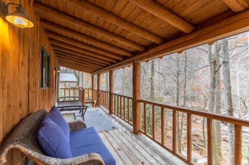 a screened porch with a couch on a deck at Draggin Fly in Valle Crucis