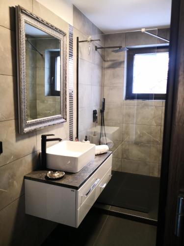 a bathroom with a sink and a mirror at MAWAROOMS in Świeradów-Zdrój
