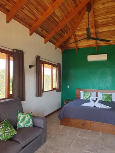 Postel nebo postele na pokoji v ubytování Palmetto Lodge
