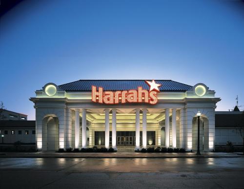 a harrahs building with a sign on it at night at Harrah's Joliet, A Caesars Destination in Joliet