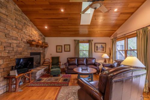 Riverside Cabin – Photos 2