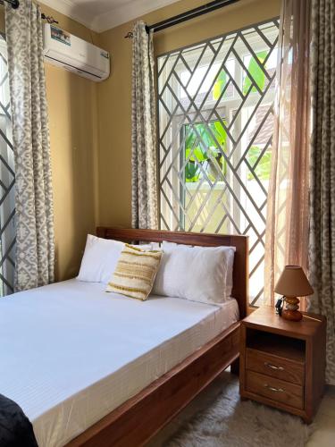 Tini & Tara Cozy Home