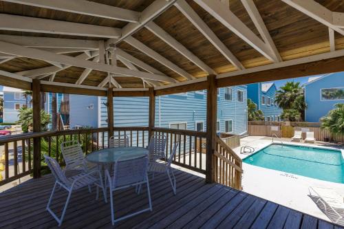 Bazén v ubytování Affordable family condo -walking distance to beach by Mustang Island, Sleeps Four, 2025 Traveler Award nebo v jeho okolí