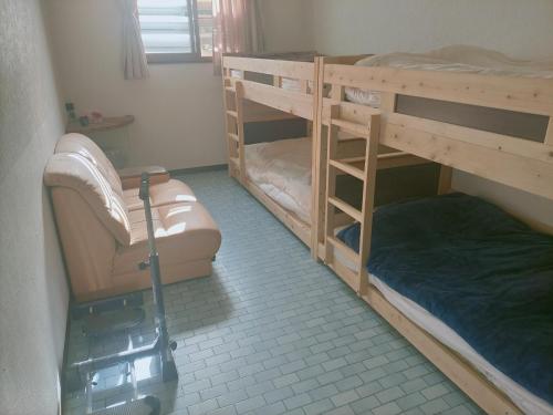 Poschodová posteľ alebo postele v izbe v ubytovaní Guesthouse Aozora - Vacation STAY 07229v