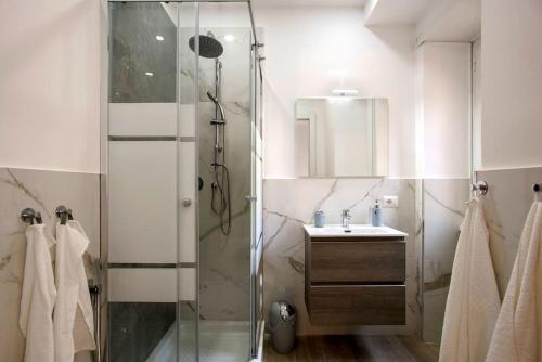 Kylpyhuone majoituspaikassa Moderno Appartamento Tuscolana Metro A