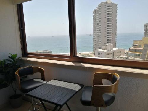a room with two chairs and a table and a window at Rent apartment Viña del Mar in Viña del Mar