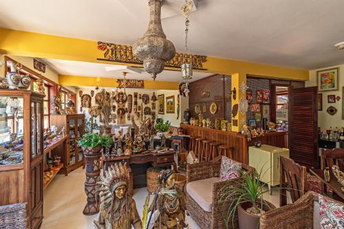 a living room filled with lots of wooden furniture at Pousada das Nascentes - Brotas in Brotas