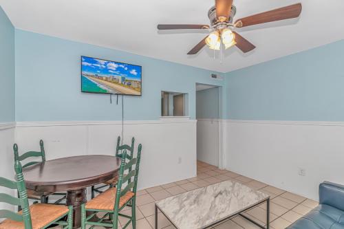 Φωτογραφία από το άλμπουμ του 125 Atlantic Avenue Unit E - Pet Friendly! Walk To The Beach and Pier!1BR -1BA - Sleeps 2-4 guests! σε Myrtle Beach