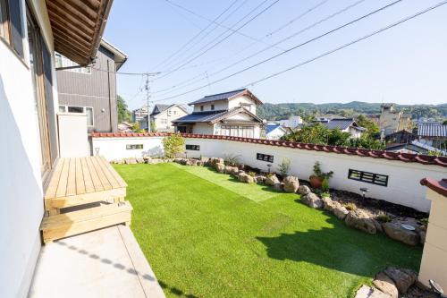 a backyard with a yard of green grass at Yuan - Vacation STAY 01317v in Matsue