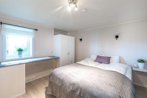 Postel nebo postele na pokoji v ubytování Spacious modern apartment, close to nature