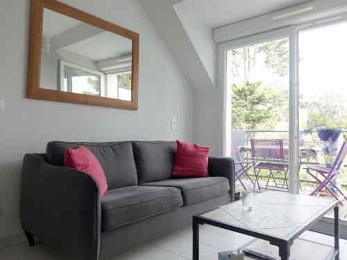 O zonă de relaxare la Appartement moderne 2 pièces avec balcon et WIFI, proche centre Sarzeau et plages - FR-1-639-48