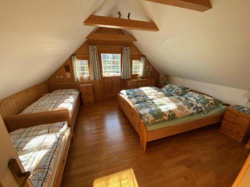 a attic bedroom with two beds in a room at Troadkastn Familie Fritz in Passail