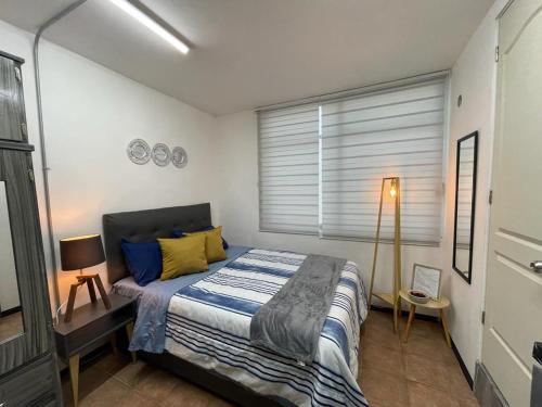 Ένα ή περισσότερα κρεβάτια σε δωμάτιο στο Estudios Rio Lerma