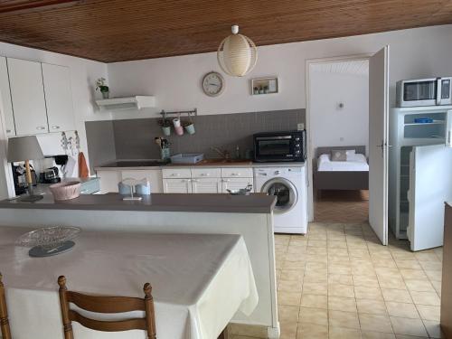 Photo de la galerie de l'établissement Maison rénovée proche plage, 3 chambres, tout confort, La Faute sur Mer - FR-1-194-235, à La Faute-sur-Mer