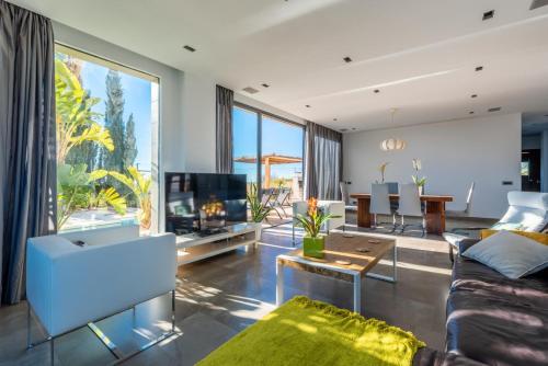 Luxury Villa with swimming pool and amazing views