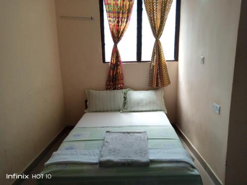 Wli Waterfalls Inn,My Home Your Homeにあるベッド