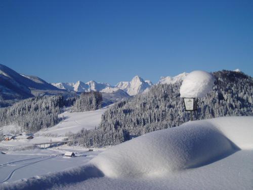 a ski lift covered in snow on a mountain at Ausflugshotel Huttersberg in Kirchdorf an der Krems
