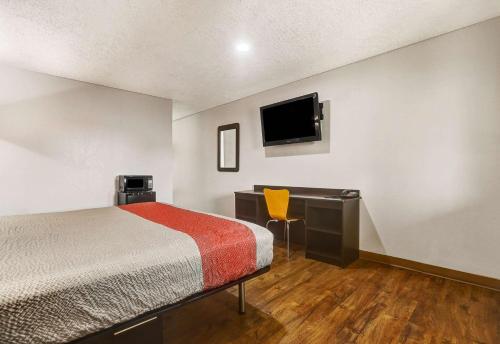 Ένα ή περισσότερα κρεβάτια σε δωμάτιο στο Motel 6-Clovis, NM