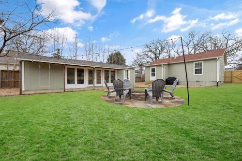 B Street Bungalow – Photos 2