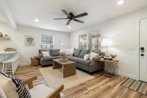 B Street Bungalow – Photos 3