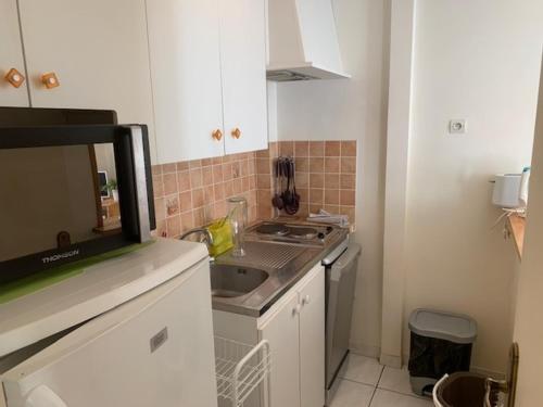 a small kitchen with a sink and a microwave at Appartement Mont-Dore, 2 pièces, 4 personnes - FR-1-415-129 in Le Mont-Dore
